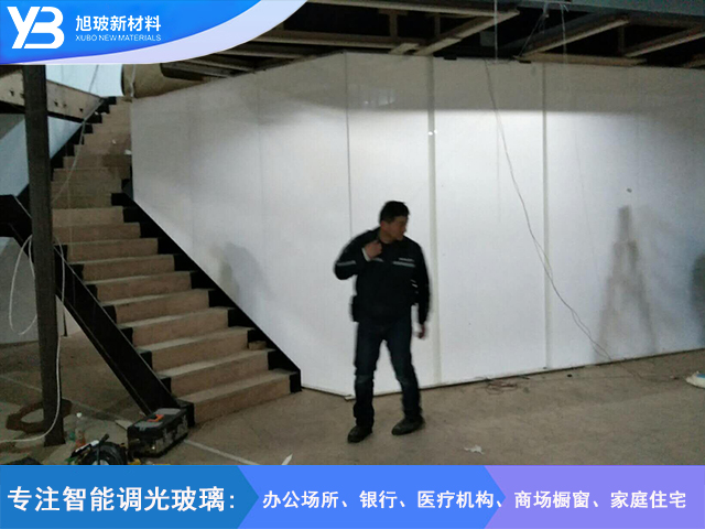 奔驰汽车展调光玻璃