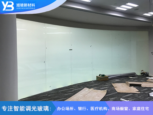 浦东新区世纪汇广场1楼弯钢调光玻璃